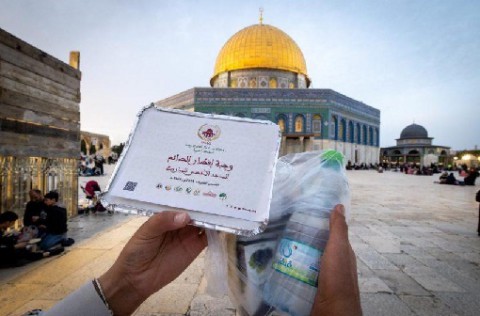 “بيت مال القدس” توزع 500 سلة غذائية على فلسطينيين بغزة