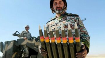 إيران تحمل أمريكا مسؤولية “عواقب” الهجوم على أراضيها وقواتها تهدد إسرائيل.. “حماس” تدين و”أنصار الله” تُساند طهران