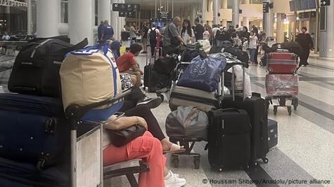 ازدحام في مطار بيروت بعد إغلاق وفتح المجال الجوي اللبناني