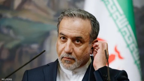 وزير الخارجية الإيراني: إسرائيل تجاوزت “خطا أحمر جديدا” بقصفها مواقع نووية خلال هجومها على إيران