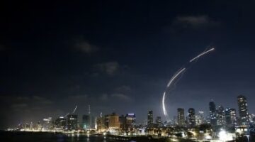 ردا على ترامب.. مسؤول إسرائيلي يقول أنه توجد استعدادات للوساطة خلف الكواليس لكن “لا ضغوط جدية على اسرائيل لوقف هجومها على إيران”