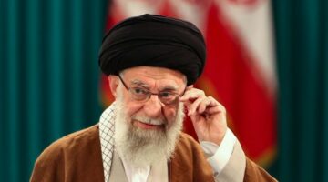 بعد عقود من التحديات خامنئي امام اختباره الأصعب والاخطر.. فمن سينتصر في معركة “عض الأصابع” مع إسرائيل؟ 