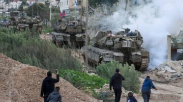 الضفة.. إسرائيل تطرد الفلسطينيين من منازلهم بمخيم عسكر وتحولها ثكنات