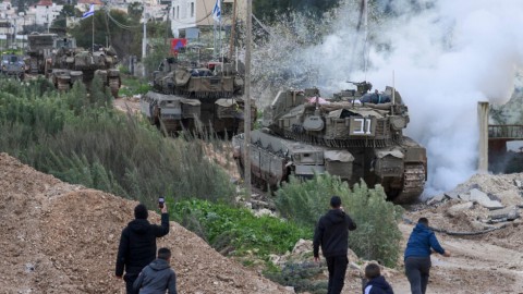 الضفة.. إسرائيل تطرد الفلسطينيين من منازلهم بمخيم عسكر وتحولها ثكنات