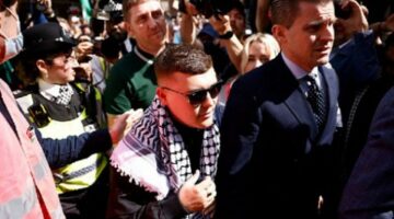 مغنّ من فرقة “نيكاب” الإيرلندية الشمالية مثُل أمام القضاء بتهمة تأييد “حزب الله”