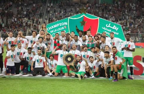 مولودية الجزائر يتوج بلقب الدوري المحلي للمرة الثانية تواليا
