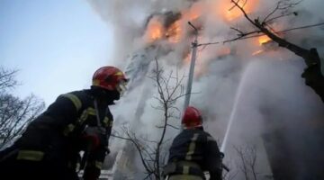 خمسة قتلى و21 جريحا ودمار واسع حصيلة أولية للضربات الروسية العنيفة التي استهدفت عدة مناطق في العاصمة الأوكرانية كييف