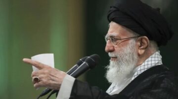 خامنئي: إيران وجهت “صفعة قاسية” إلى الولايات المتحدة وحققت انتصارًا كبيرًا على الكيان الصهيوني ونشيد بصمود الإيرانيين وترامب بالغ في تأثير الضربات الأميركية على المواقع النووية