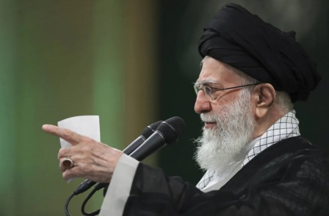 خامنئي: إيران وجهت “صفعة قاسية” إلى الولايات المتحدة وحققت انتصارًا كبيرًا على الكيان الصهيوني ونشيد بصمود الإيرانيين وترامب بالغ في تأثير الضربات الأميركية على المواقع النووية