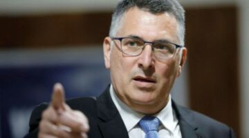 وزير الخارجية الإسرائيلي: اسرائيل تحركت في آخر لحظة بوجه التهديد ويجب على العالم منع إيران من حيازة القنبلة النووية