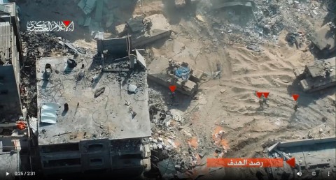كتائب “القسام” تنشر مشاهد لاشتباك مقاتليها مع قوة إسرائيلية داخل مخيم جباليا شمالي قطاع غزة.. (فيديو)