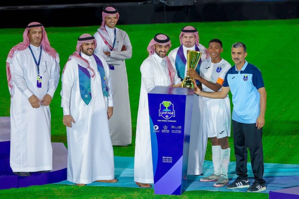 في نخبة دوري المدارس.. وزير الرياضة يتوّج أبطال الرياض – أخبار السعودية