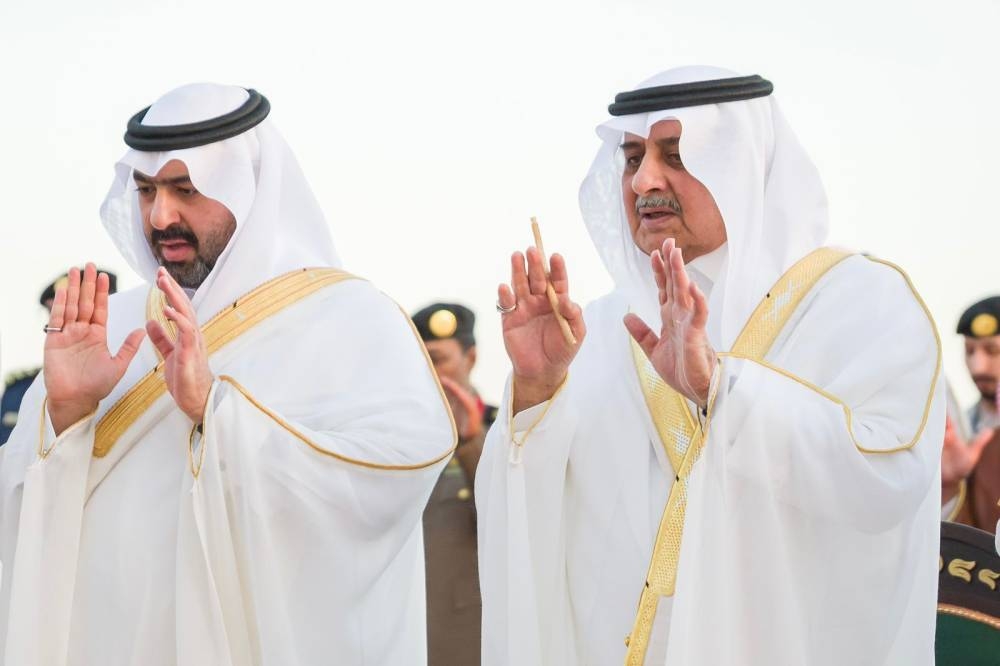 أمير منطقة تبوك ونائبه يؤديان صلاة عيد الأضحى المبارك – أخبار السعودية