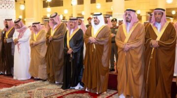 نائب أمير الرياض يؤدي صلاة الميت على الأمير فيصل بن تركي بن سعود الكبير – أخبار السعودية