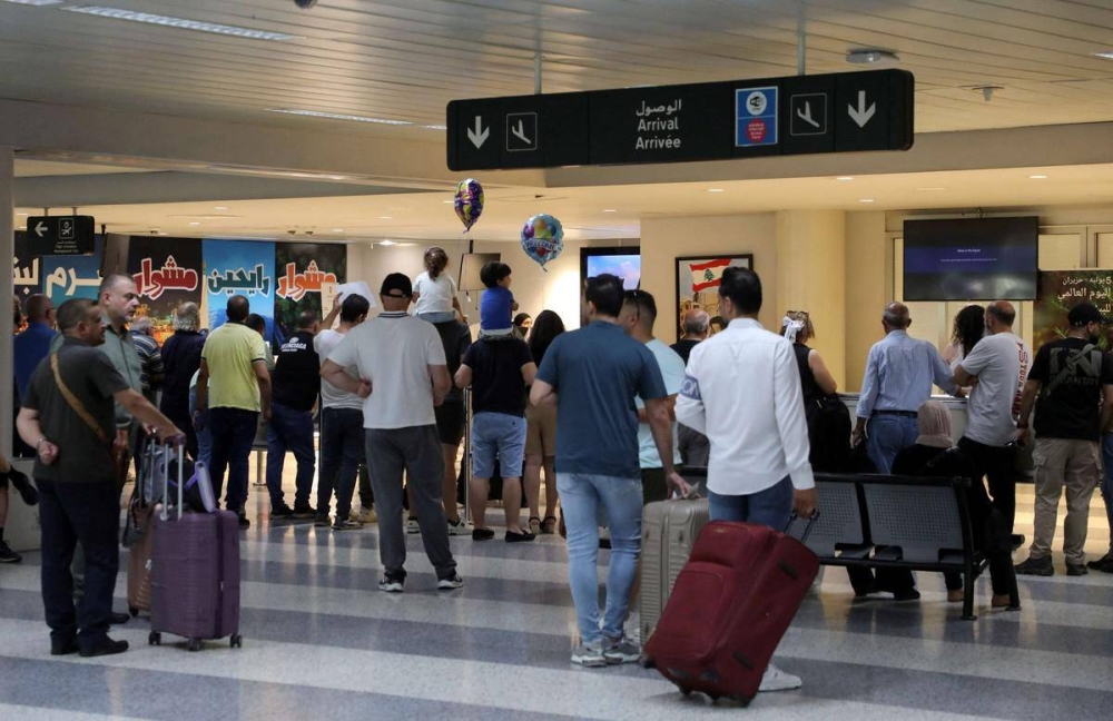 لبنان على خط التوتر: تعليق رحلات طيران.. وإغلاق مدارس الجنوب – أخبار السعودية