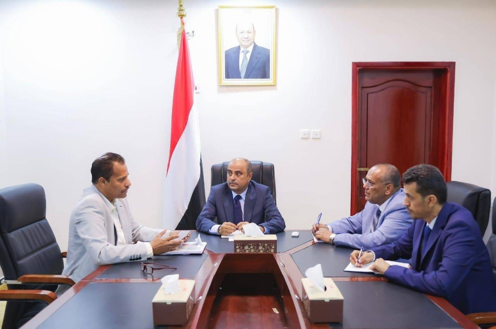 رئيس الحكومة اليمنية يؤكد على المسؤوليات التي تقع على عاتق السلطات المحلية في تقديم الخدمات وتحقيق الاستقرار – أخبار السعودية
