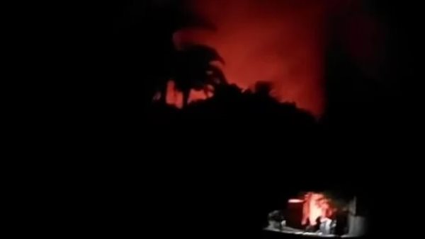 حريق هائل يضرب قرية المعصرة بأسيوط.. والحماية المدنية تواصل جهود الإطفاء (صور)