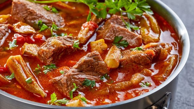 وصفة مميزة.. طريقة تحضير البامية باللحمة