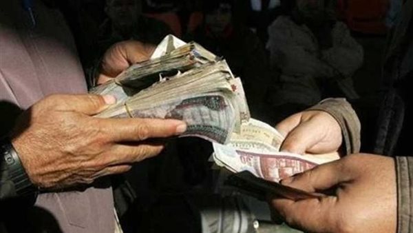 انتحل صفة قاضي.. القبض على نصاب بحوزته أختام وزارات ومستندات مزورة