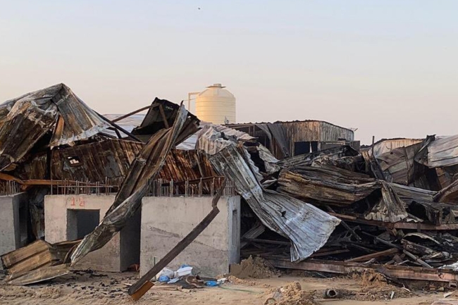 «الإطفاء» تُسيطر على حريق سكن عمال بجنوب صباح الأحمد. . ولا إصابات