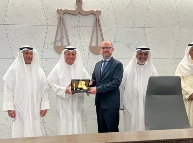 بورسلي يبحث مع سفير فرنسا التعاون في مجالي القضاء والقانون