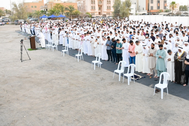 أهل الكويت يؤدون صلاة عيد الأضحى وسط أجواء روحانية مفعمة بالإيمان