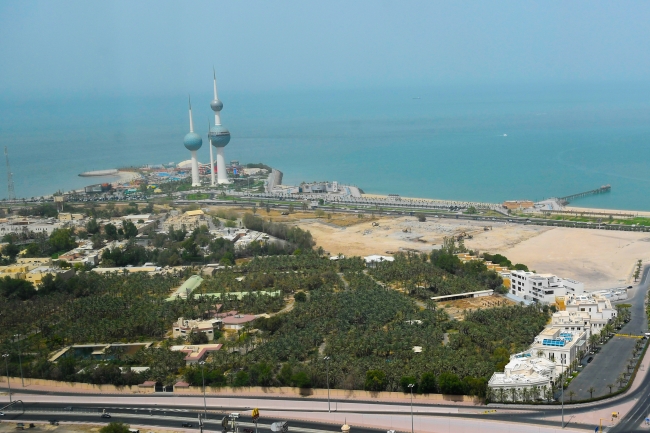 «المذكرة الإيضاحية»: رفع أعلام طائفية وشعارات قبلية.. عدم احترام للوطن