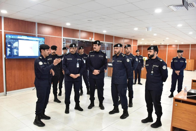 اللواء العدواني يتفقد إدارتي «العمليات» و«المرور»