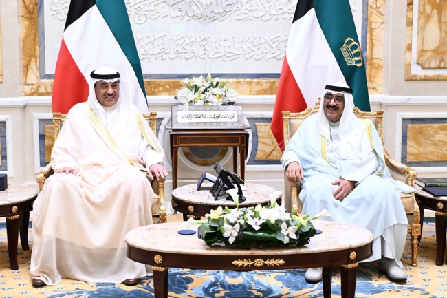 سمو أمير البلاد يستقبل سمو ولي العهد