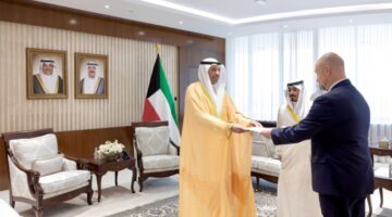 وزير الخارجية يتسلم نسخاً من أوراق اعتماد 5 سفراء