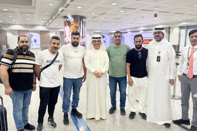 السفير المالكي يُتابع عودة مواطنين بحرينيين عالقين بالخارج.. عبر الكويت