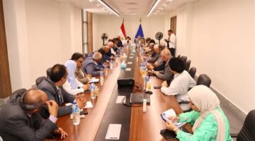 وزير الشباب ومحافظ دمياط يجتمعان مع نواب مجلسي النواب والشيوخ