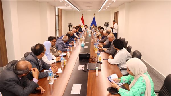 وزير الشباب ومحافظ دمياط يجتمعان مع نواب مجلسي النواب والشيوخ