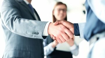 هل تقدم البنوك خصومات على تأمين السيارات لعملاء حسابات التوفير؟