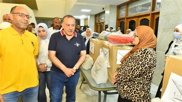 محافظ أسيوط يشارك في توزيع “جهاز عروسة” لـ15 فتاة من الأسر الأولى بالرعاية بمناسبة عيد الأضحى المبارك