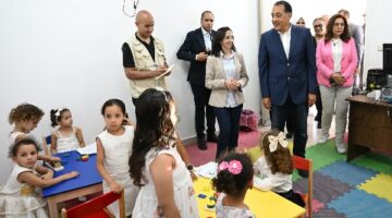 حوار مع الأطفال.. مدبولي يتفقد مركز تنمية الأسرة والطفل بزاوية صقر بالبحيرة
