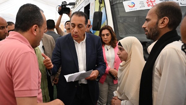 استجابة فورية من مدبولي.. رئيس الوزراء يأمر بعلاج فتاة فقدت بصرها بعد اعتداء طفل