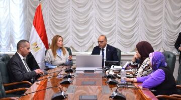 وزير العمل يبحث مع مديرة الأكاديمية الوطنية للتدريب تأهيل الشباب
