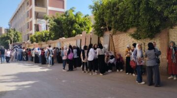 امتحانات الثانوية العامة | الطلاب يتوافدون على اللجان لآداء “الدين والتربية الوطنية”