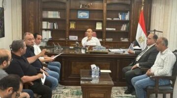 رئيس جهاز القاهرة الجديدة يلتقي سكان “بيت الوطن” و”دار مصر” لمناقشة مقترحاتهم