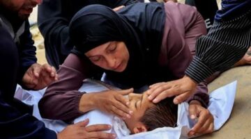 وفاة 14 فلسطينيا معظمهم من النساء والأطفال في غارة إسرائيلية على غزة