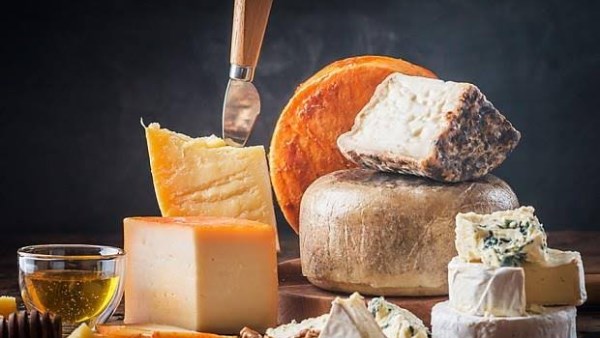 احذر الإفراط في تناول هذه الأنواع من الجبن.. مشاكل صحية خطيرة
