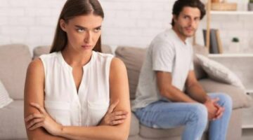 العناد المتبادل في العلاقات لا يُثبت القوة.. بل يؤدي لانهيار الحب