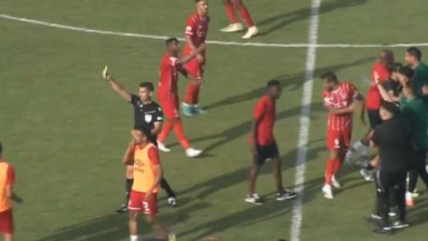 بيان ناري من الاتحاد الليبي بعد أحداث لقاء الأهلي.. ومشادة بين اللاعبين وكهربا تشعل الأجواء