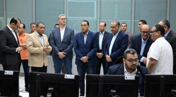 لتأمين الإمدادات.. رئيس الوزراء يتفقد مركز التحكم في الشبكة القومية للغاز الطبيعي