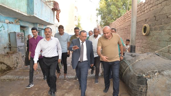 محافظ أسيوط يتابع أعمال التطوير الشاملة للمنازل بمنطقة المصلة بحي غرب