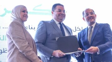 المالية والضرائب تكرمان الأهلي
