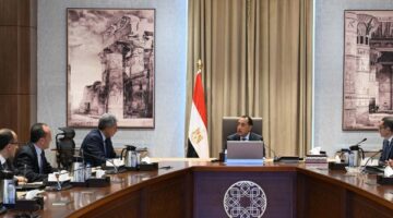 رئيس الوزراء يستعرض الفرص الاستثمارية بقطاعي السياحة والآثار
