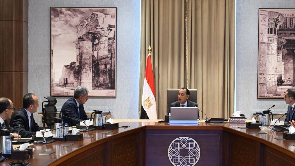 رئيس الوزراء يستعرض الفرص الاستثمارية بقطاعي السياحة والآثار