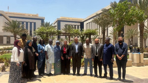 نقل الكهرباء تبحث مع وفد نيجيري التعاون في الطاقة المتجددة ..صور